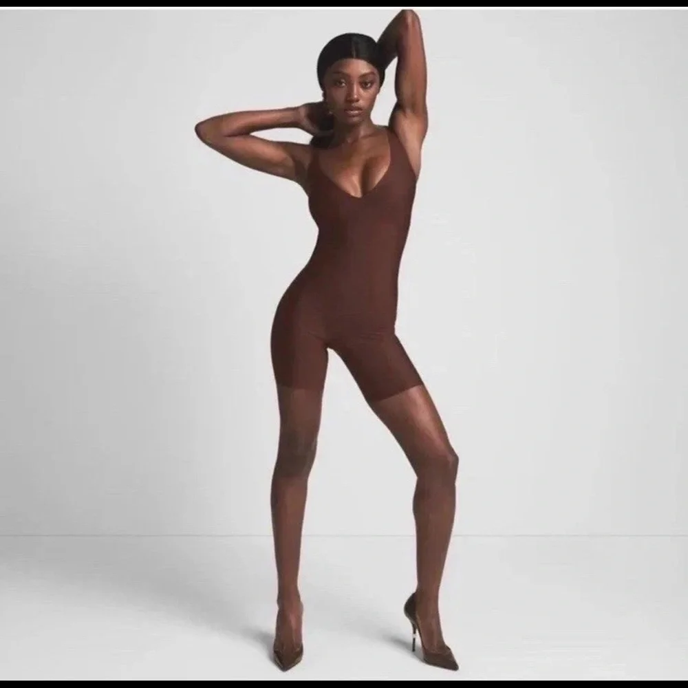SKIMS Brown V-Neck Seamless Shapewear Bodysuit - Picture 2 of 6